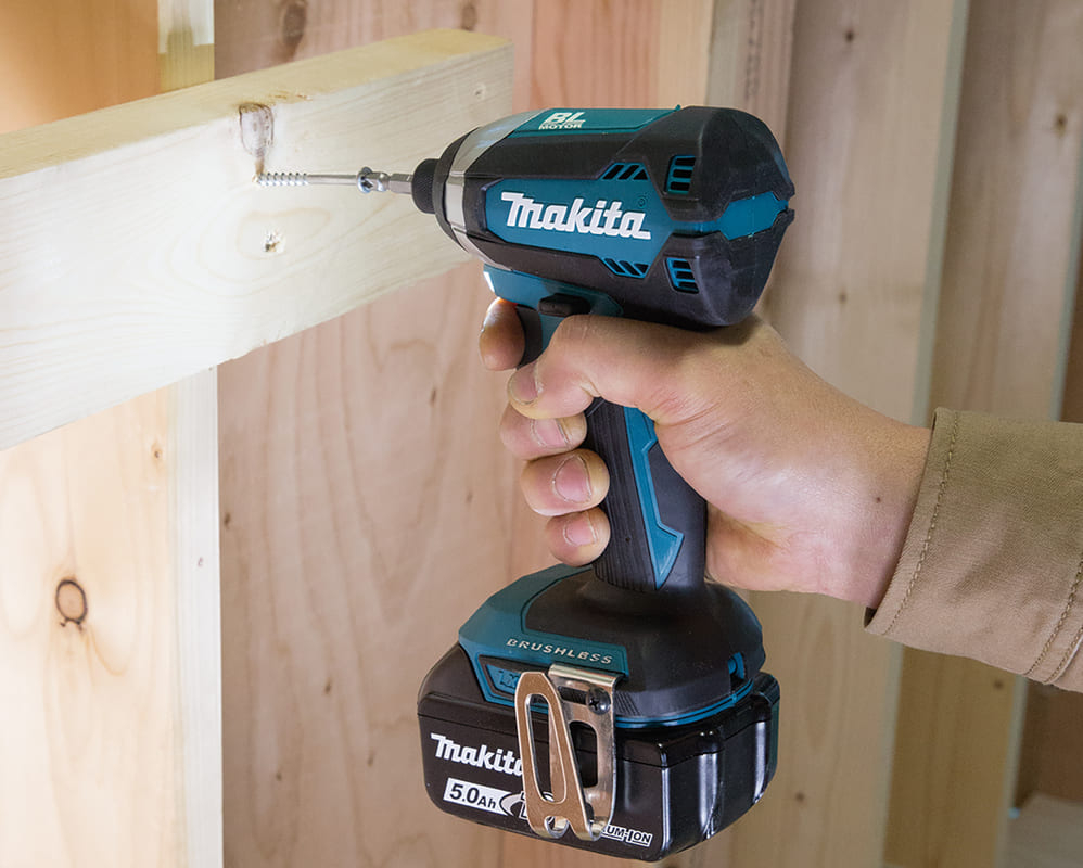 Makita iskevä ruuvinväännin
