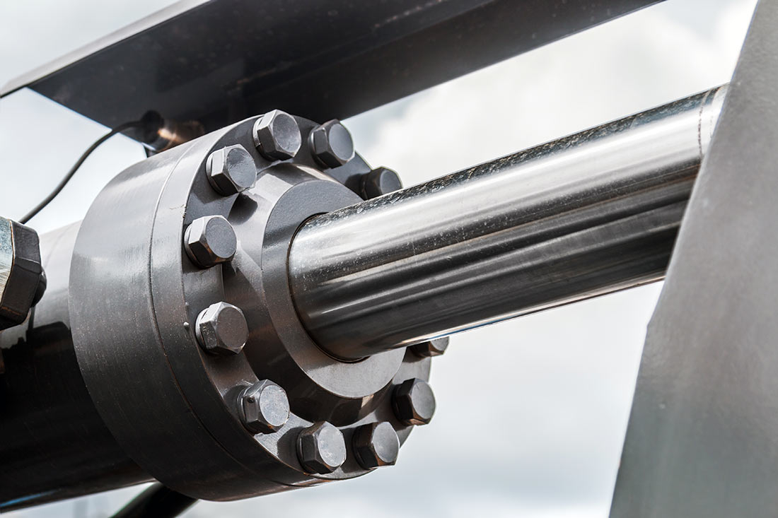 Hydrauliikkahuollon työvaiheita ja komponentteja